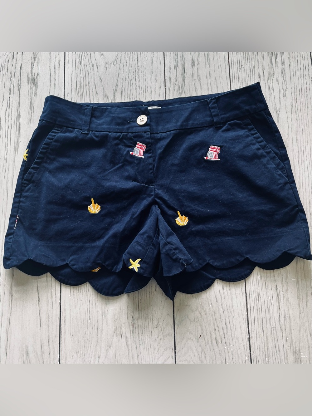 Crown & Ivy Shelby Navy Scallop-Hem Embroidered Women’s Shorts